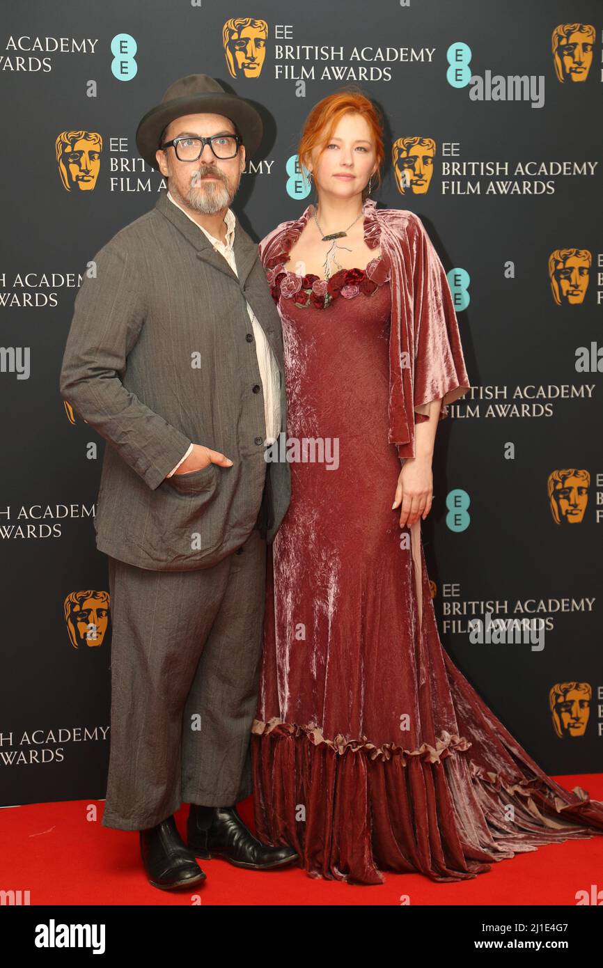 Londra, UK, 12th Mar 2022, il regista Joe Wright e l'attrice Haley Bennett partecipano al ricevimento dei Nominees del British Academy Film Awards. Foto Stock