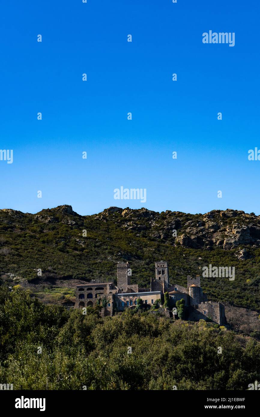 Il monastero medievale di Sant Pere de Rodes, vicino a El Port de la Selva in Catalogna, Spagna. Foto Stock