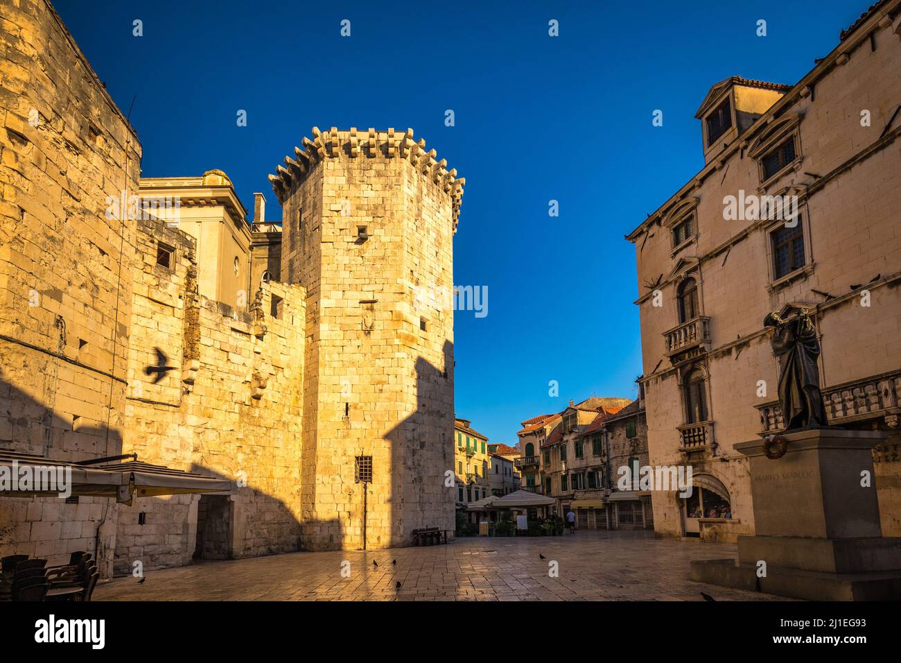 La Piazza della frutta nella città vecchia di Spalato, Croazia, Europa. Foto Stock