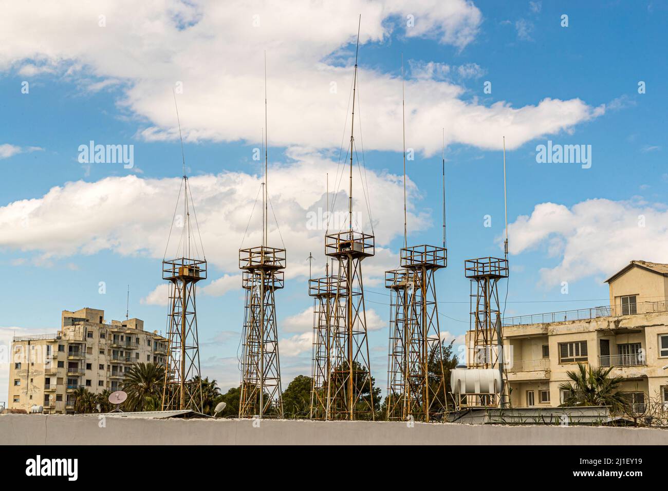 Antenne di comunicazione a Famagosta, Repubblica turca di Cipro del Nord (TRNC) Foto Stock