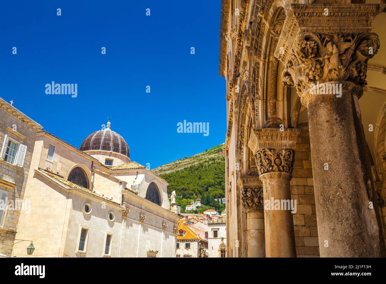 Vista della Chiesa di San Biagio dal Palazzo del Rettore nel centro storico di Dubrovnik in Croazia, Europa. Foto Stock