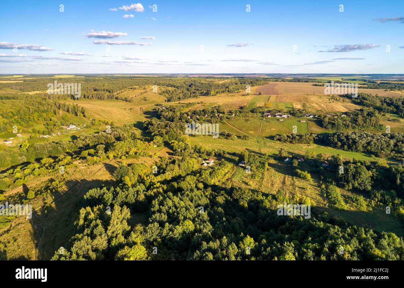 Paesaggio di Chernozemie russo. Bolshoe Gorodkovo villaggio, regione di Kursk Foto Stock