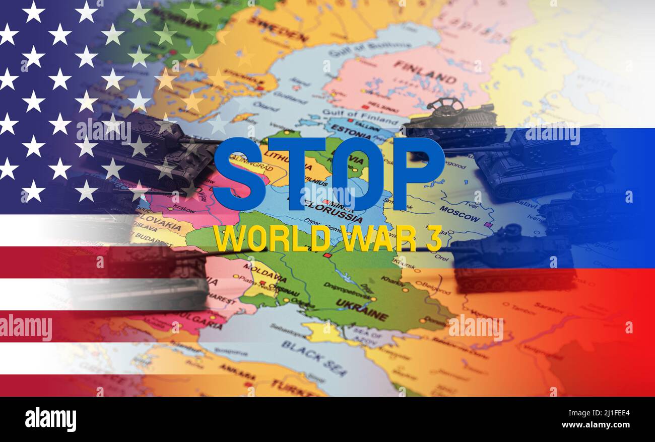 Conflitto tra Russia e Stati Uniti. Taniche giocattolo sulla mappa. Foto Stock