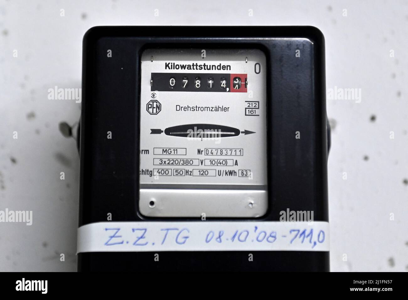 Aumento del prezzo dell'elettricità, costi dell'elettricità, prezzo dell'elettricità, costi dell'energia elettrica, prezzo a spirale, contatore elettrico, costi aggiuntivi, costi di noleggio. Fornitore di energia elettrica, cambio fornitore, cambio fornitore, Dehstromzaehler, esplosione dei prezzi. Foto Stock