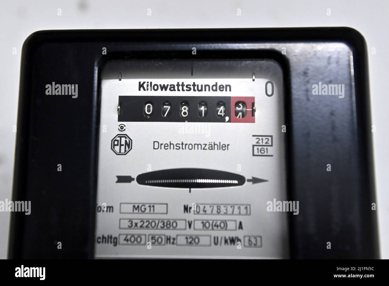 Aumento del prezzo dell'elettricità, costi dell'elettricità, prezzo dell'elettricità, costi dell'energia elettrica, prezzo a spirale, contatore elettrico, costi aggiuntivi, costi di noleggio. Fornitore di energia elettrica, cambio fornitore, cambio fornitore, Dehstromzaehler, esplosione dei prezzi. Foto Stock