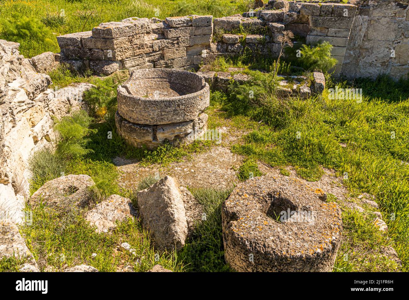 Vecchio frantoio nelle rovine di Salamis vicino a Yeni Boğaziçi, Repubblica Turca di Cipro del Nord (TRNC) Foto Stock