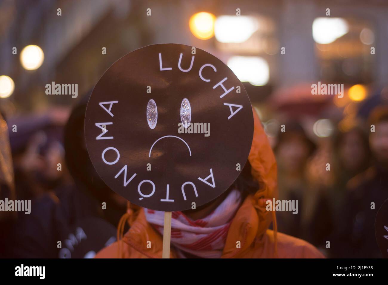 Gli studenti hanno protestato contro la riforma dell'istruzione a Madrid, in Spagna, il 24 marzo 2022. Lo sciopero esprime il rifiuto delle riforme educative dell'attuale governo. Le entità criticano la nuova legge sull'istruzione, la LOMLOE, che considerano "una legge di continuità de facto" che "ripone gli aspetti più controversi della LOMCE, ma si sviluppa nelle stesse coordinate di privatizzazione". (Foto di Alberto Sibaja/Pacific Press/Sipa USA) Foto Stock