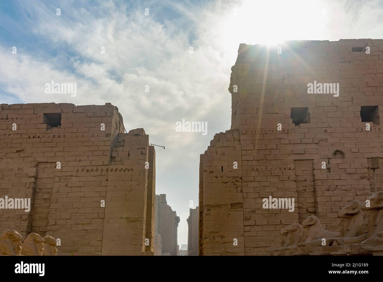 Ingresso principale al complesso del Tempio di Karnak a Luxor Foto Stock