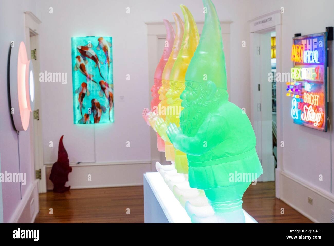 Delray Beach Florida, Cornell Art Museum at Old School Square, interno, galleria, scultura, resina, FL160807021 Foto Stock