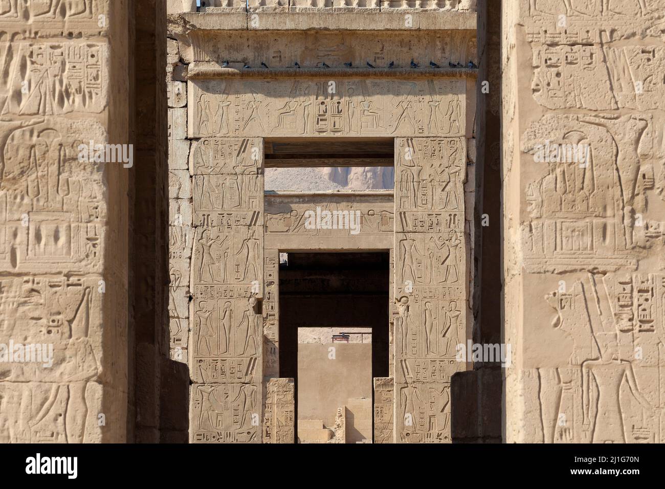 Porta d'ingresso al Tempio mortuario di Ramesse III, Medinet Habu Foto Stock
