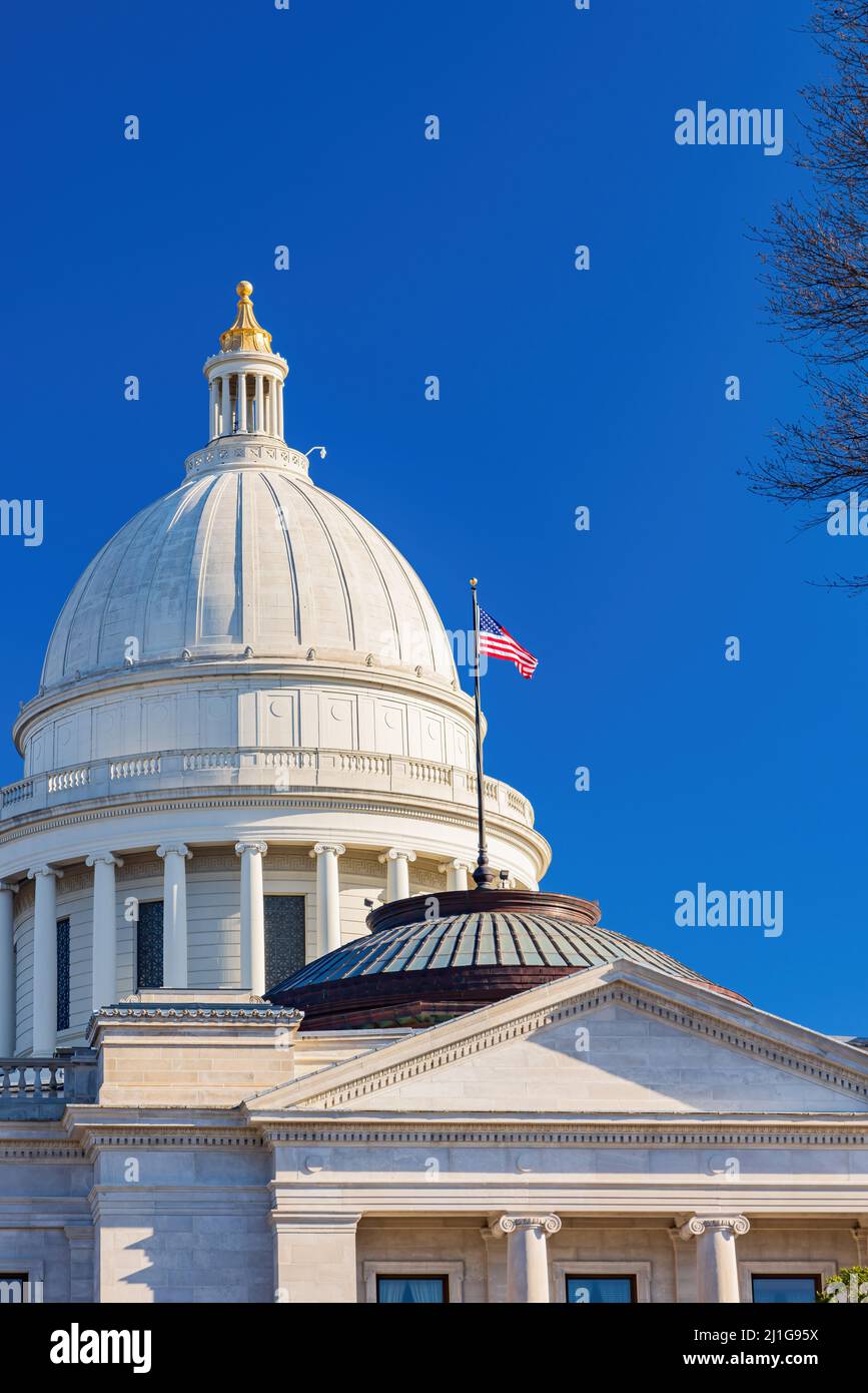 Vista soleggiata dell'edificio del Campidoglio dell'Arkansas Foto Stock