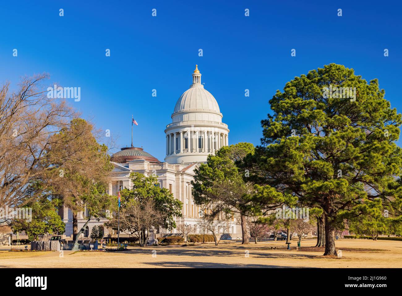 Vista soleggiata dell'edificio del Campidoglio dell'Arkansas Foto Stock