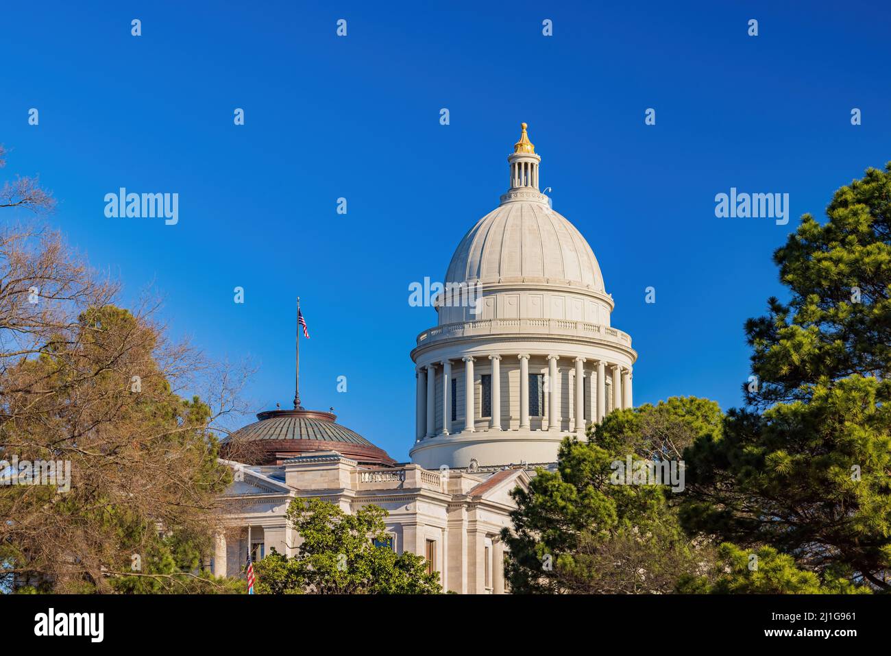 Vista soleggiata dell'edificio del Campidoglio dell'Arkansas Foto Stock