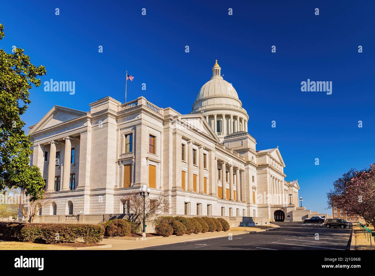 Vista soleggiata dell'edificio del Campidoglio dell'Arkansas Foto Stock