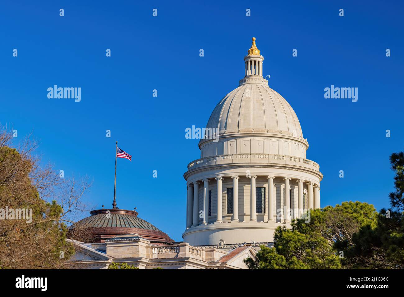 Vista soleggiata dell'edificio del Campidoglio dell'Arkansas Foto Stock