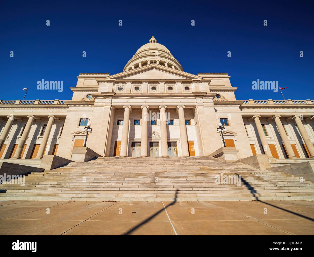 Vista soleggiata dell'edificio del Campidoglio dell'Arkansas Foto Stock