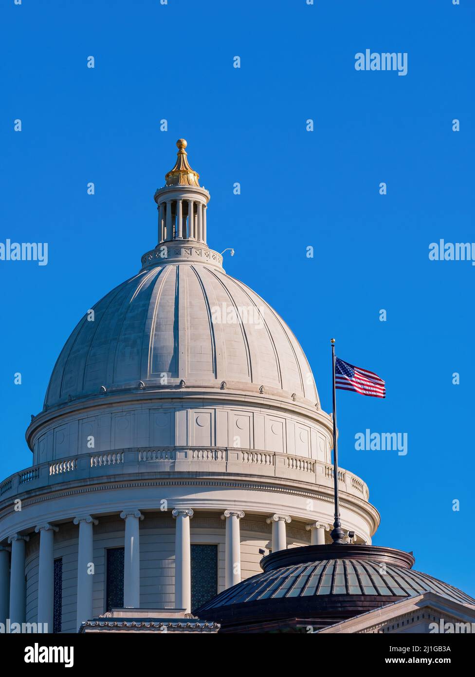 Vista soleggiata dell'edificio del Campidoglio dell'Arkansas Foto Stock