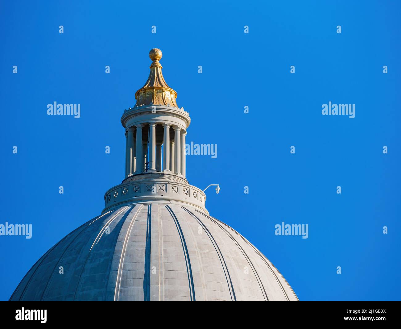 Vista soleggiata dell'edificio del Campidoglio dell'Arkansas Foto Stock