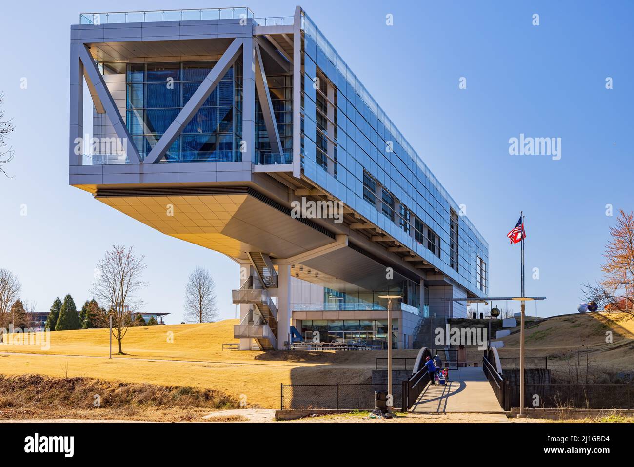 Arkansas, MAR 19 2022 - Vista soleggiato della moderna Biblioteca e Museo William J. Clinton Foto Stock