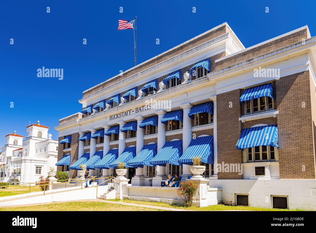 Arkansas, MAR 19 2022 - Vista soleggiata del Buckstaff Bathhouse Foto Stock