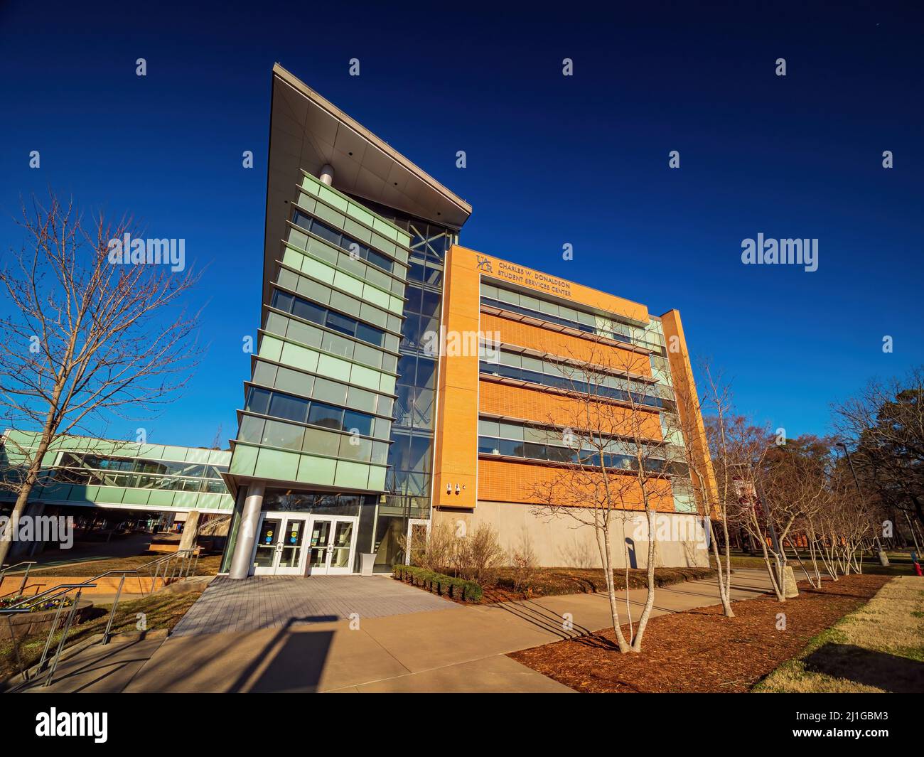 Arkansas, MAR 19 2022 - Vista soleggiata del Centro di Servizio studenti dell'Università dell'Arkansas Foto Stock