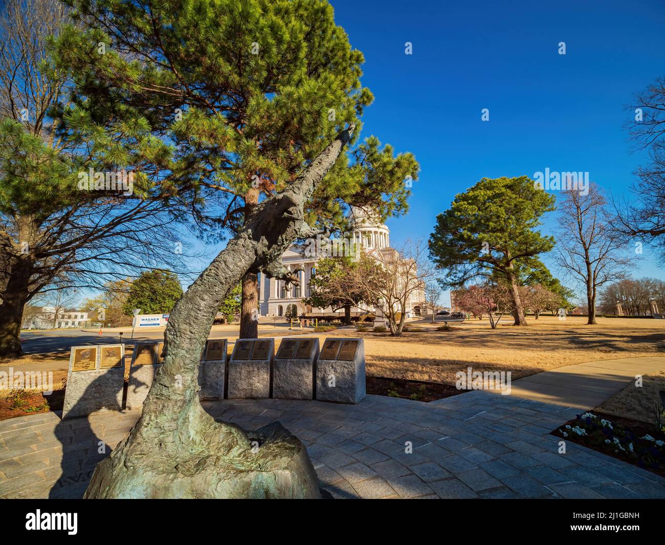 Arkansas, MAR 19 2022 - Vista soleggiato dell'edificio della statua dell'Aquila del Campidoglio Foto Stock