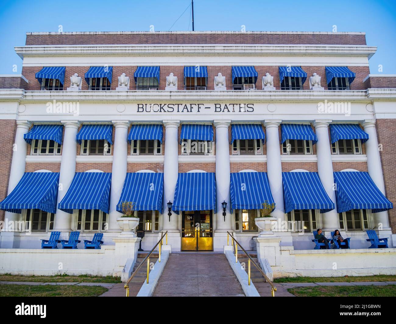 Arkansas, MAR 19 2022 - veduta serale della Buckstaff Bathhouse Foto Stock