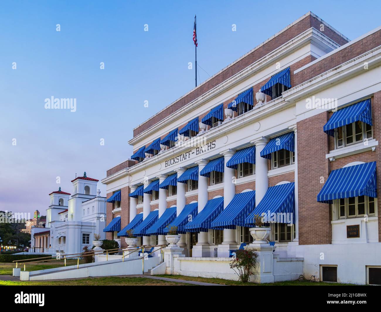 Arkansas, MAR 19 2022 - veduta serale della Buckstaff Bathhouse Foto Stock