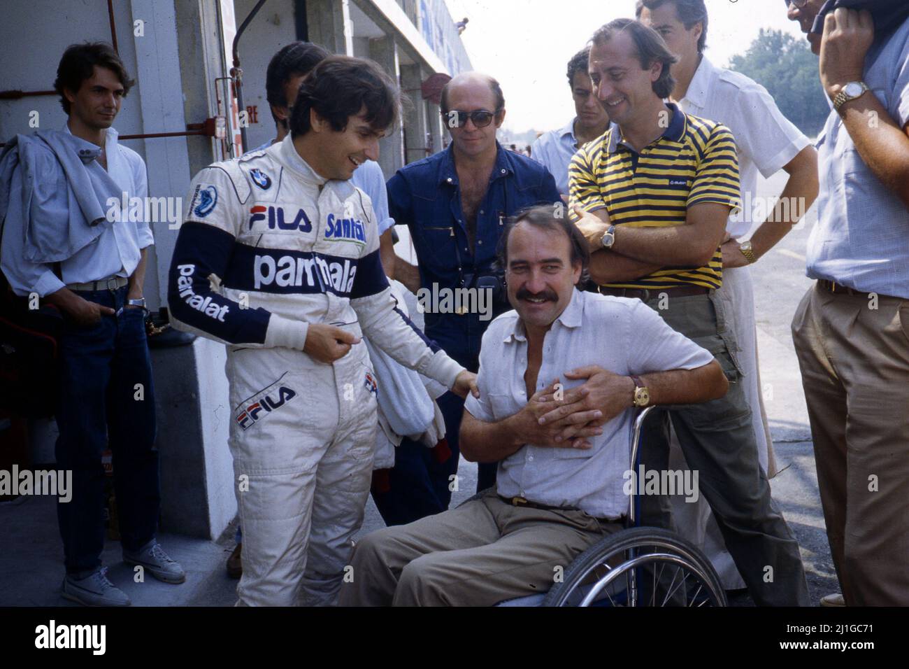 Nelson Piquet (BRA) Brabham parla con Clay Regazzoni Foto Stock