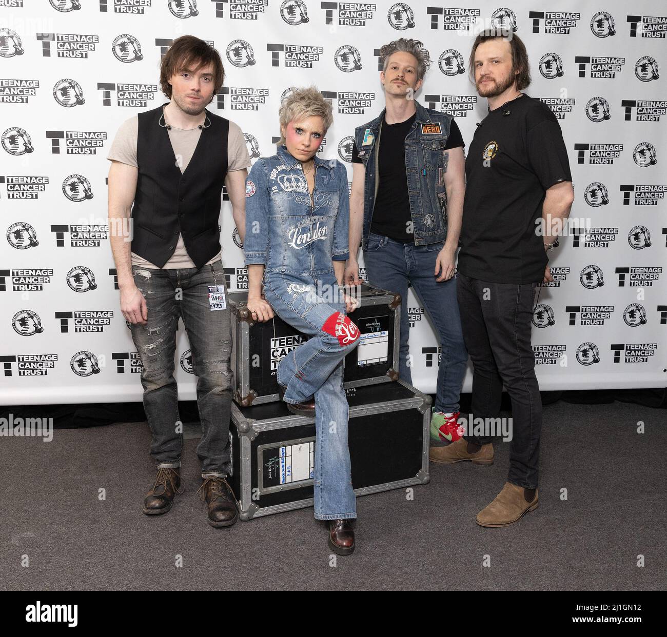 (Da sinistra a destra) Sydney Rae White, Rob Kendrick, Cameron White e Pete Wheeler of the Wild Things, rappresentano il backstage al Teenage Cancer Trust Concert, presso la Royal Albert Hall di Londra. Data foto: Venerdì 25 marzo 2022. Foto Stock