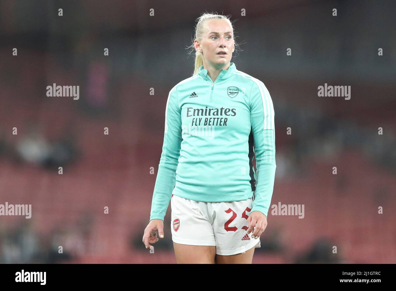 LONDRA, REGNO UNITO. MAR 22nd Stina Blackstenius of Arsenal Women si riscalda durante la partita finale del quartiere UEFA Womens Champions League tra Arsenal e VFL Wolfsburg all'Emirates Stadium di Londra mercoledì 23rd marzo 2022. (Credit: Tom West | MI News) Credit: MI News & Sport /Alamy Live News Foto Stock