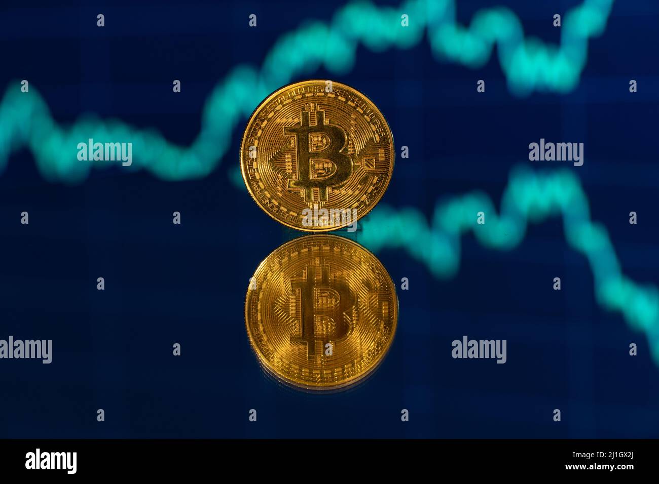 Sfondo grafico Bitcoin, idea di concetto di notizie di prezzo Bitcoin.  Valore di criptovaluta sempre più elevato con indicatore verde in borsa.  Crypto trading Foto stock - Alamy