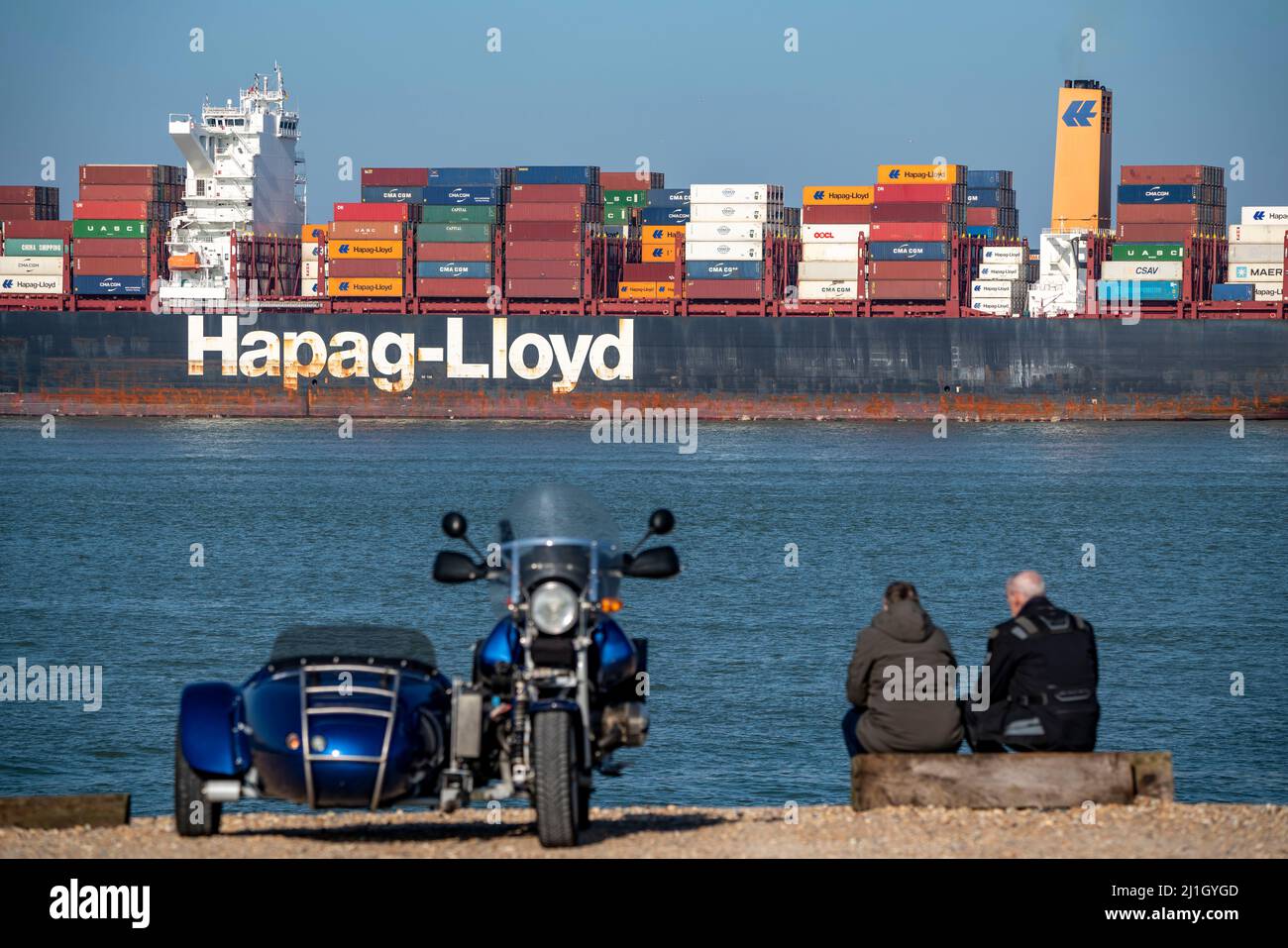 Nave da carico Container al Manamah, di proprietà di Hapag-Lloyd, e VALPARAISO EXPRESS, con partenza, all'ingresso del porto di acque profonde Maasvlakte 2, t Foto Stock