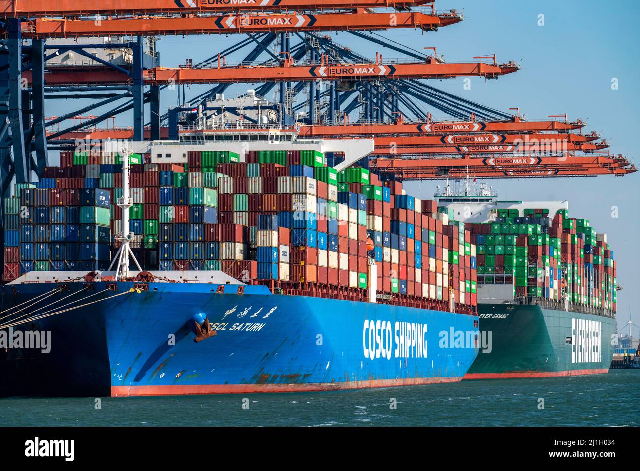 Euromax Container Terminal, container freighter, nel porto marittimo di Rotterdam, Paesi Bassi, porto di mare profondo Maasvlakte 2, su una superficie terrestre artificiale di f Foto Stock