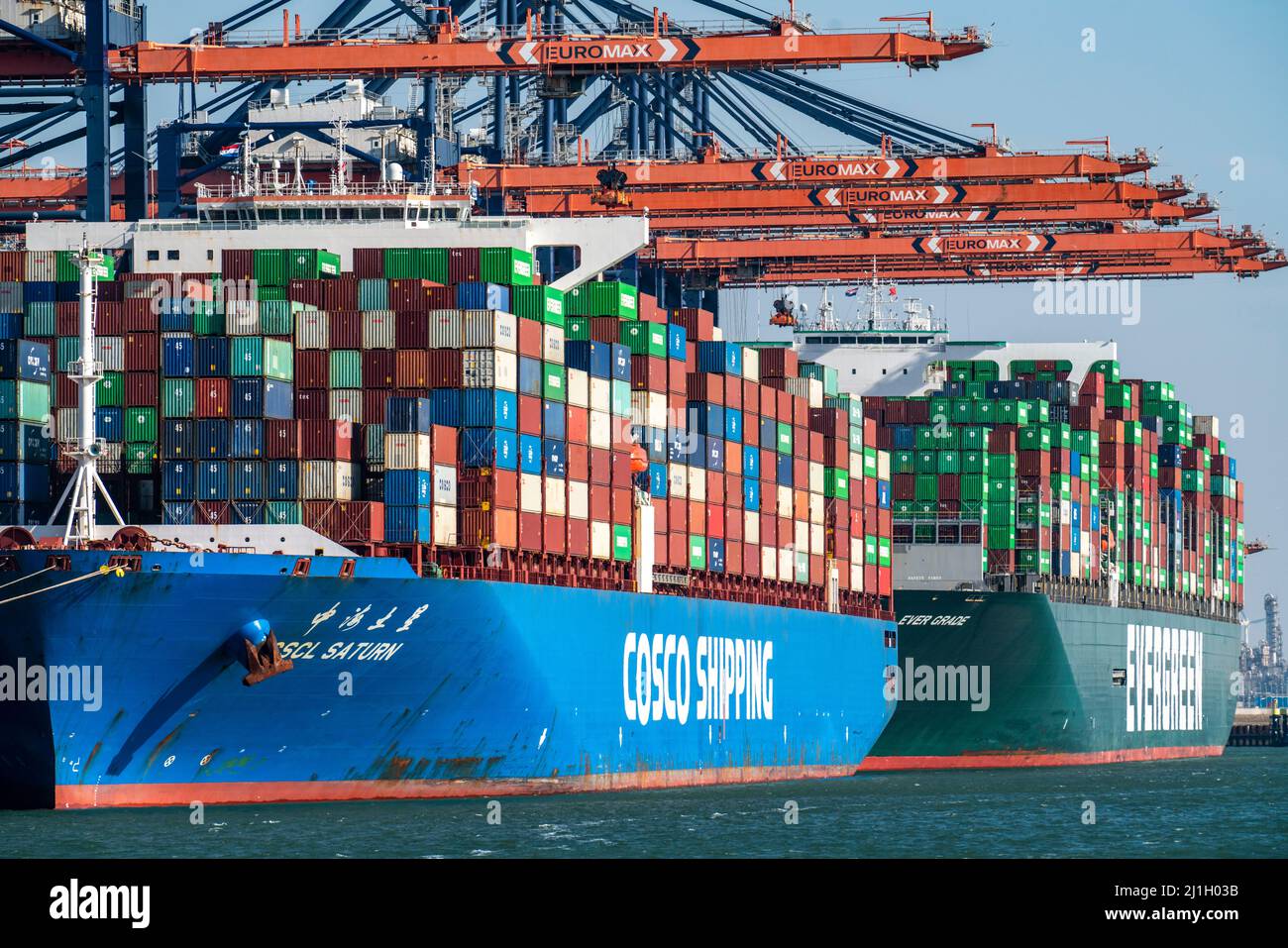 Euromax Container Terminal, container freighter, nel porto marittimo di Rotterdam, Paesi Bassi, porto di mare profondo Maasvlakte 2, su una superficie terrestre artificiale di f Foto Stock