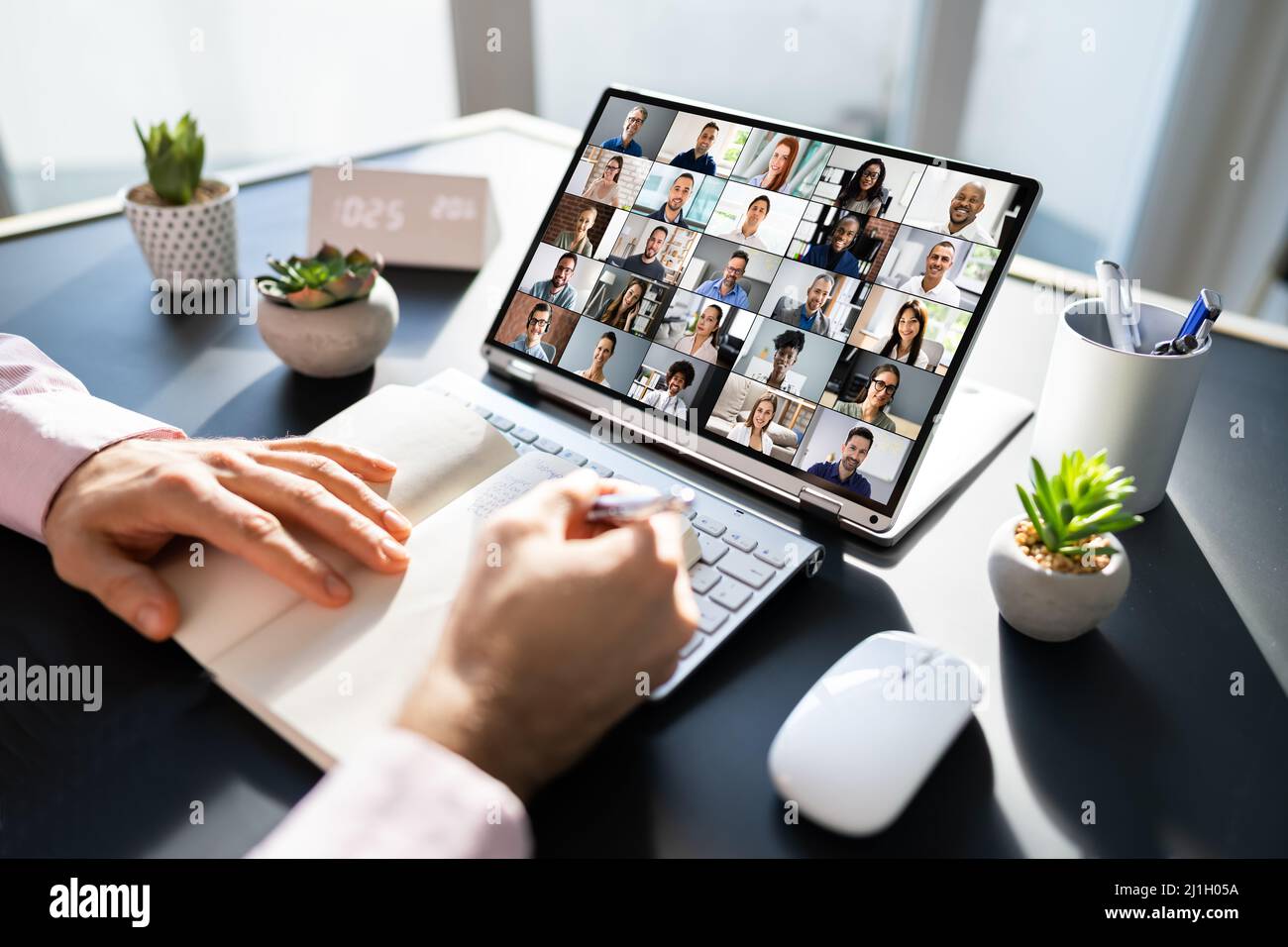 Video conferenza online e webinar digitale sullo schermo Foto Stock