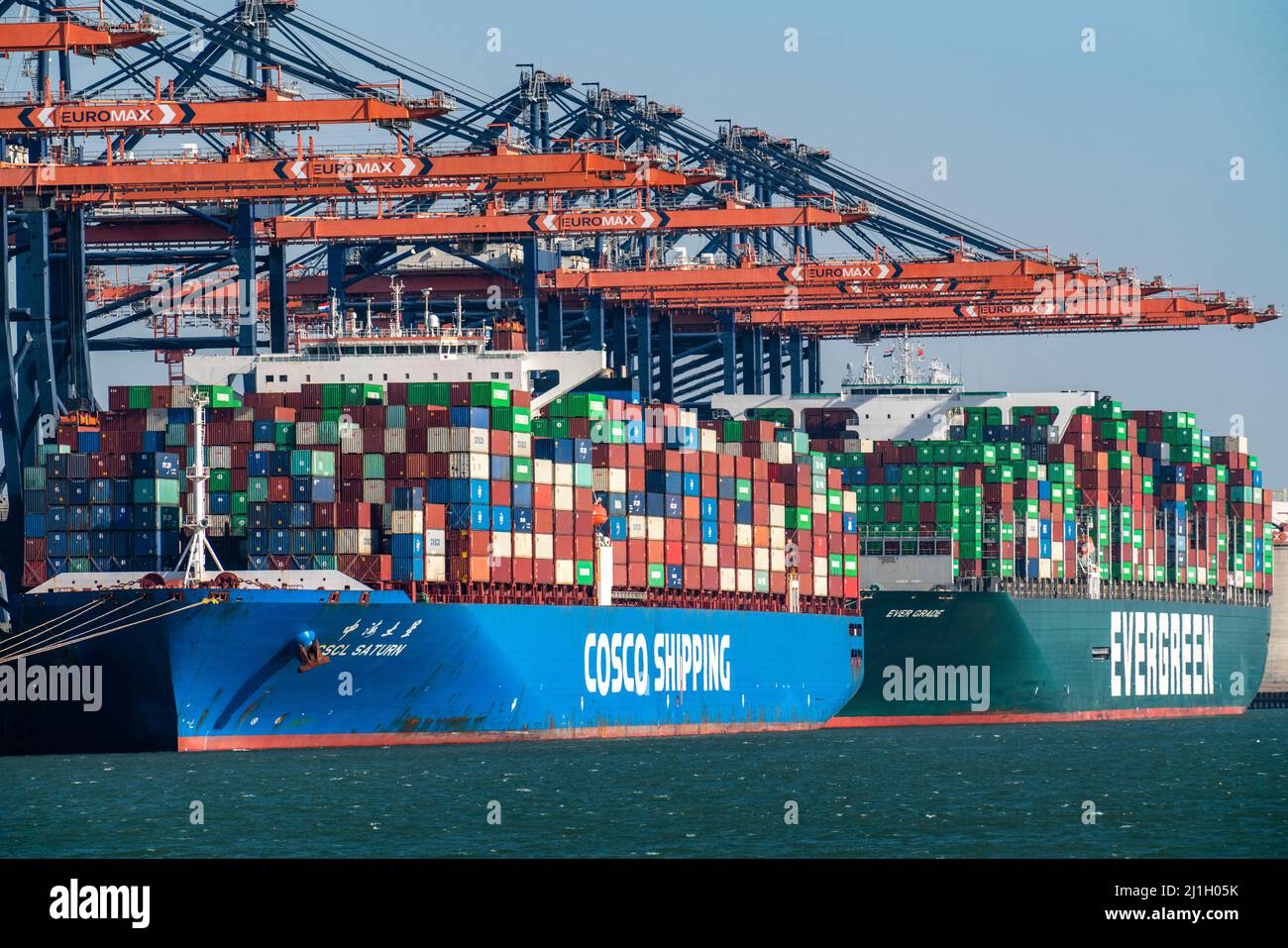 Euromax Container Terminal, container freighter, nel porto marittimo di Rotterdam, Paesi Bassi, porto di mare profondo Maasvlakte 2, su una superficie terrestre artificiale di f Foto Stock