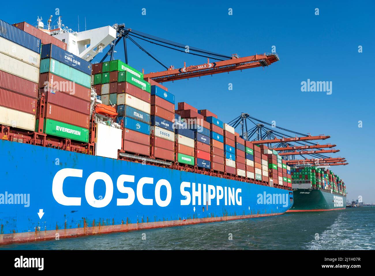 Euromax Container Terminal, container freighter, nel porto marittimo di Rotterdam, Paesi Bassi, porto di mare profondo Maasvlakte 2, su una superficie terrestre artificiale di f Foto Stock