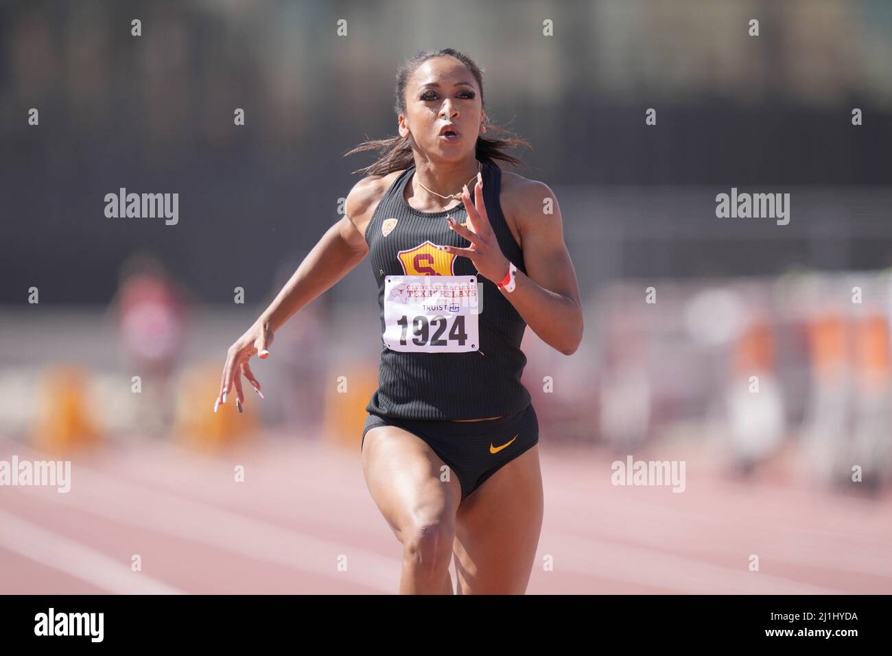 Celera Barnes vince il caldo femminile 100m nel 11,07 per il miglior tempo di qualificazione durante il 94th Clyde Littlefield Texas Relays, venerdì 25 marzo 2022, ad Aus Foto Stock