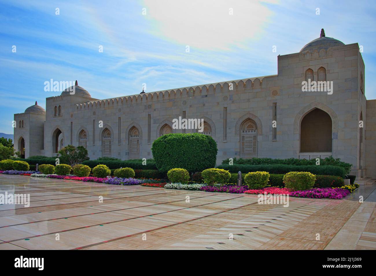 Esterno della Grande Moschea del Sultano Qaboos a Mascate, Oman Foto Stock
