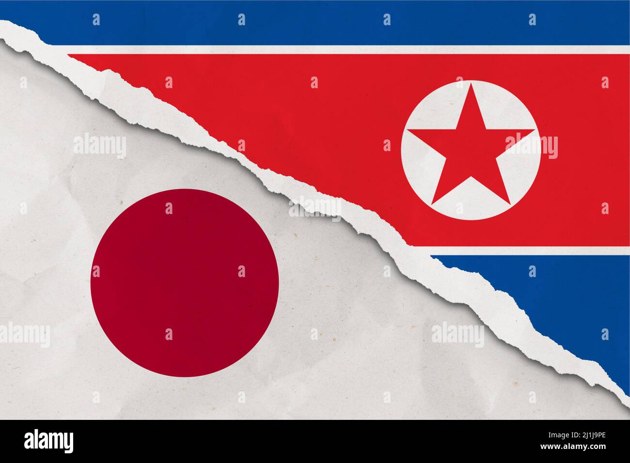 Giappone e Corea del Nord bandiera strappato carta grunge sfondo. Astratto Giappone e Corea del Nord economia, conflitti politici, concetto di guerra trama backgroun Foto Stock