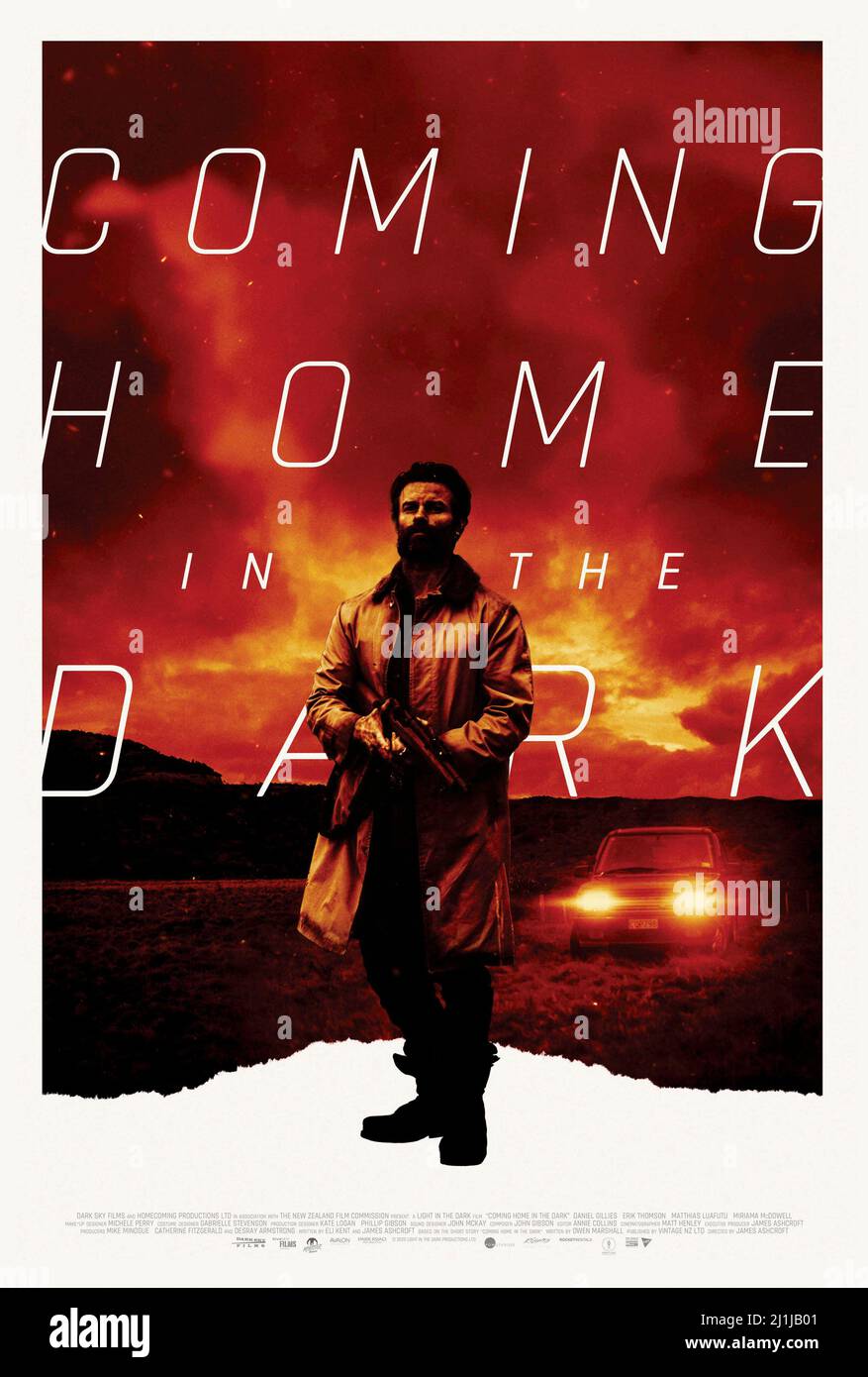 COMING HOME IN THE DARK (2021), DIRETTO DA JAMES ASHCROFT. Credit: Light in the Dark Productions / Album Foto Stock