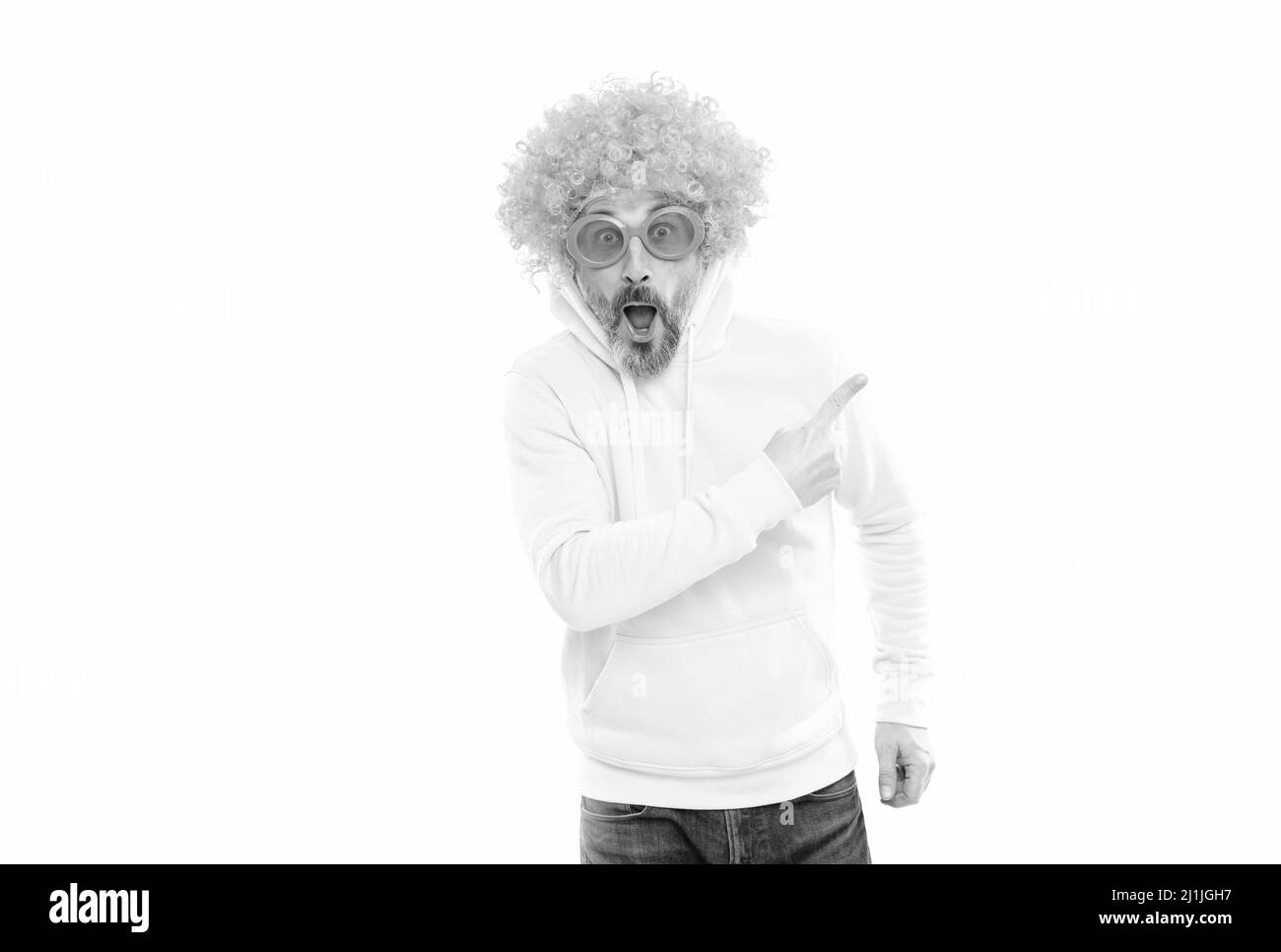 WOW guardare quello. Uomo funky mantenere bocca aperta puntando indice dito. Movimento del dito di puntamento direzionale Foto Stock