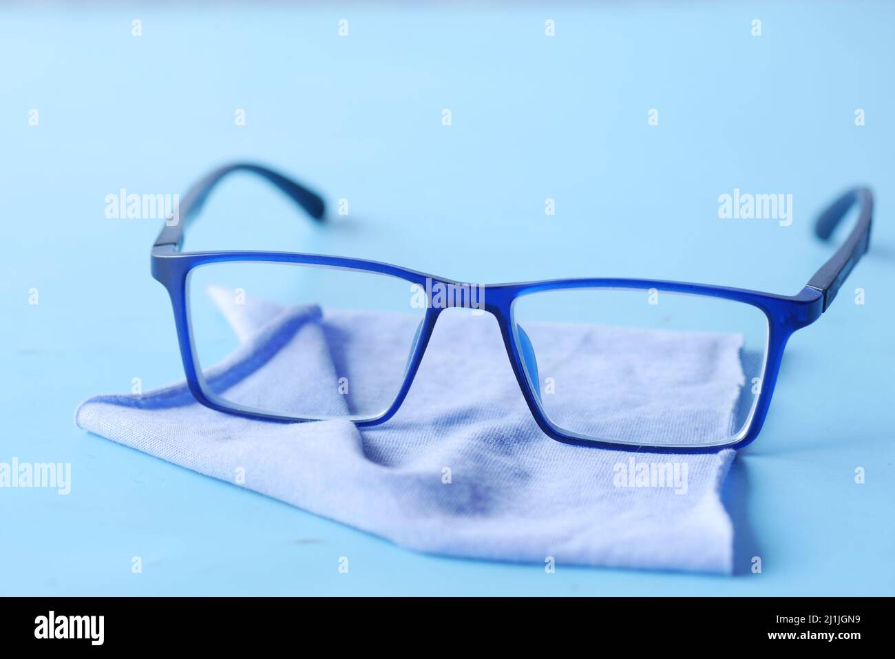 Panni per la pulizia degli occhiali immagini e fotografie stock ad alta  risoluzione - Alamy
