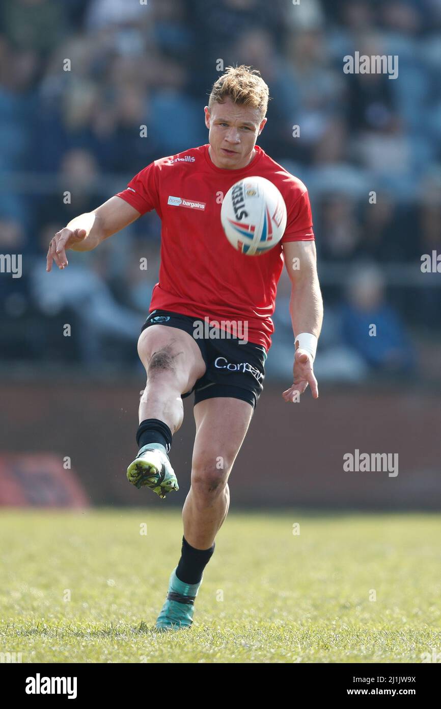 Joey Lussick di St Helens si riscalda durante la Betfred Challenge Cup presso la LEL Arena, West Cumbria. Data foto: Sabato 26 marzo 2022. Foto Stock