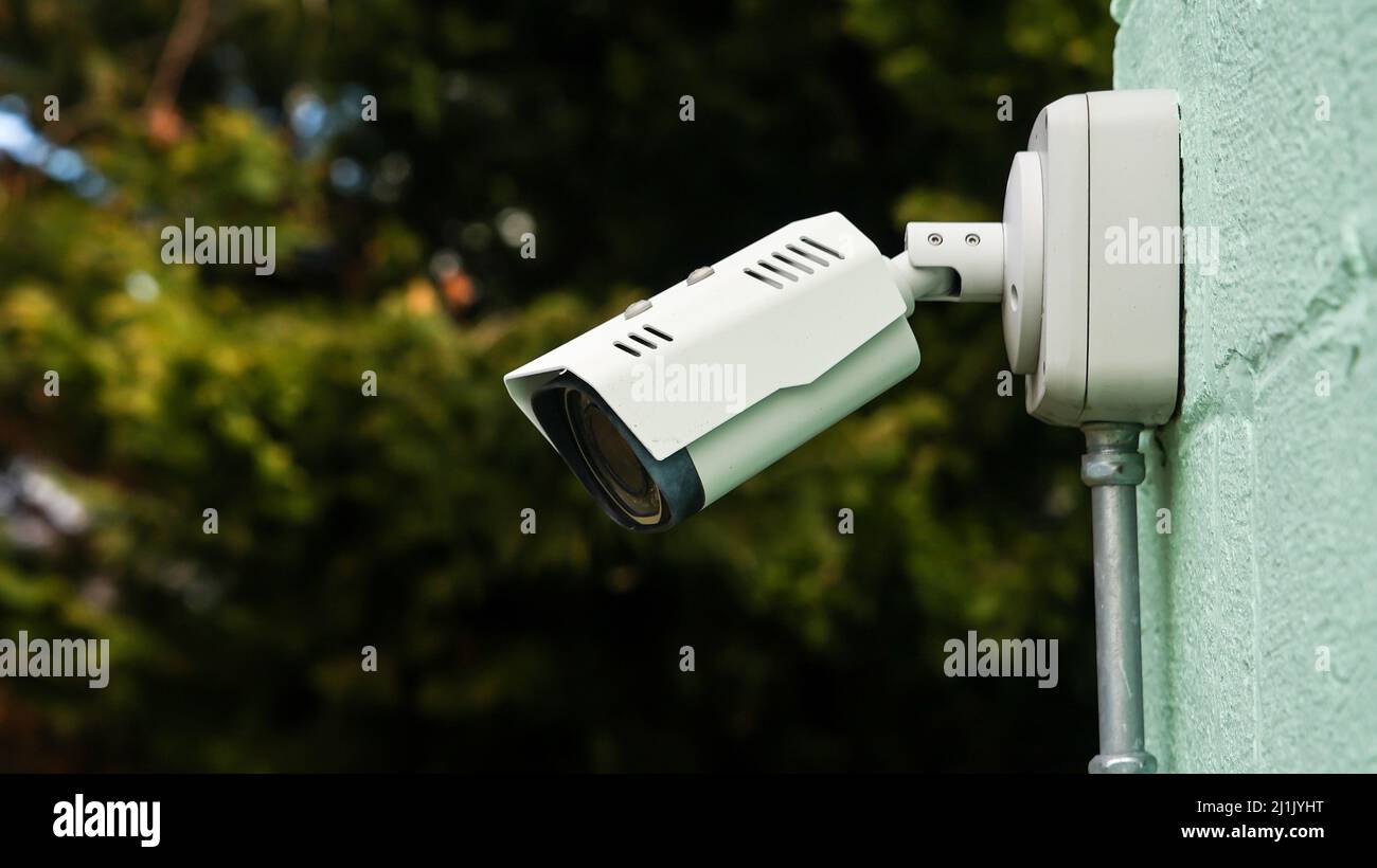 Telecamera di sorveglianza nell'edificio con spazio copia in primo piano Foto Stock