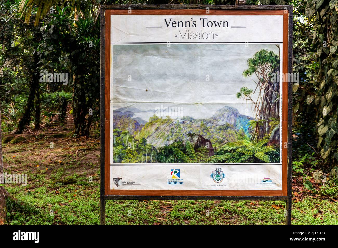 Mahe, Seychelles, 03.05.2021. Venn's Town - Mission Lodge Old poster con vista sul paesaggio dalla vecchia scuola missionaria a Mahe Island, Seychelles. Foto Stock