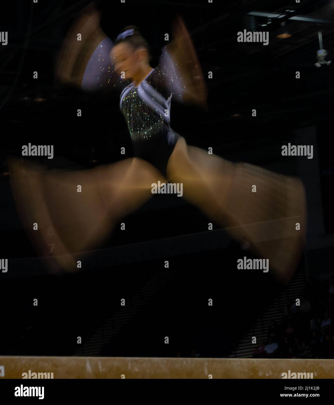 Liverpool, Regno Unito. 26th Mar 2022. 26th marzo 2022 ; M&amp;S Arena, Liverpool, Inghilterra; British Gymnastic Championships Day 3; Slow-mo di Elisha Stott on Beam Credit: Action Plus Sports Images/Alamy Live News Foto Stock
