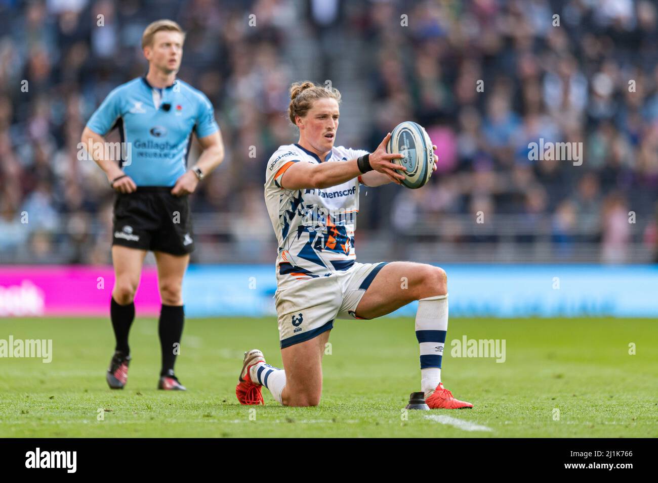 LONDRA, REGNO UNITO. 26th, Mar 2022. TIFF Eden di Bristol Bears prende un calcio di conversione durante Gallagher Premiership Rugby - Saracens vs Bristol Bears al Tottenham Hotspur Stadium sabato 26 marzo 2022. LONDRA INGHILTERRA. Credit: Taka G Wu/Alamy Live News Foto Stock
