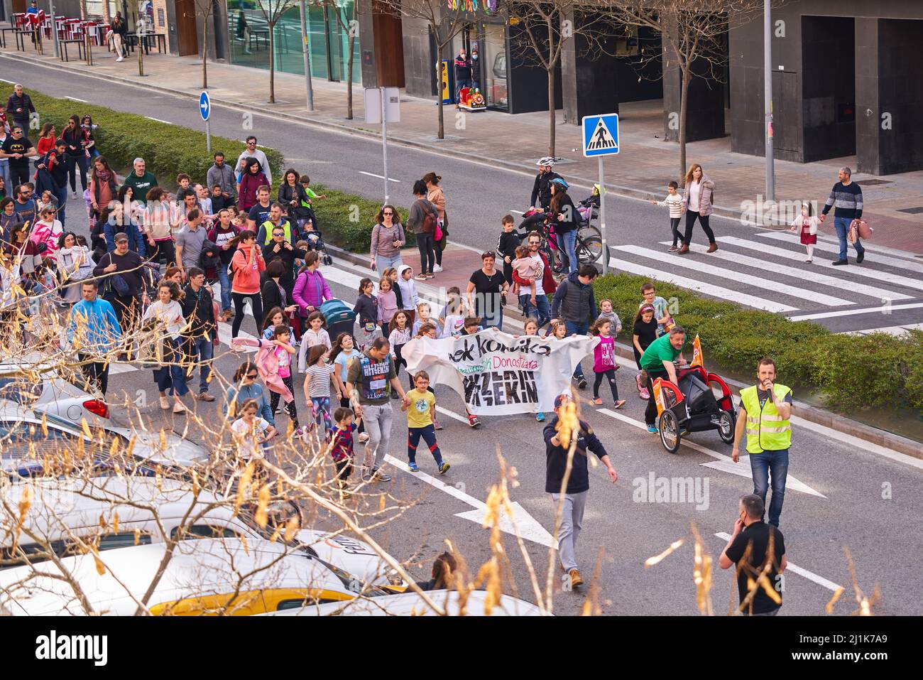 Pamplona, Navarra Spagna marzo 26 2022, popolare marcia chiamato Korrica 22nd per rivendicare l'uso della lingua basca Foto Stock